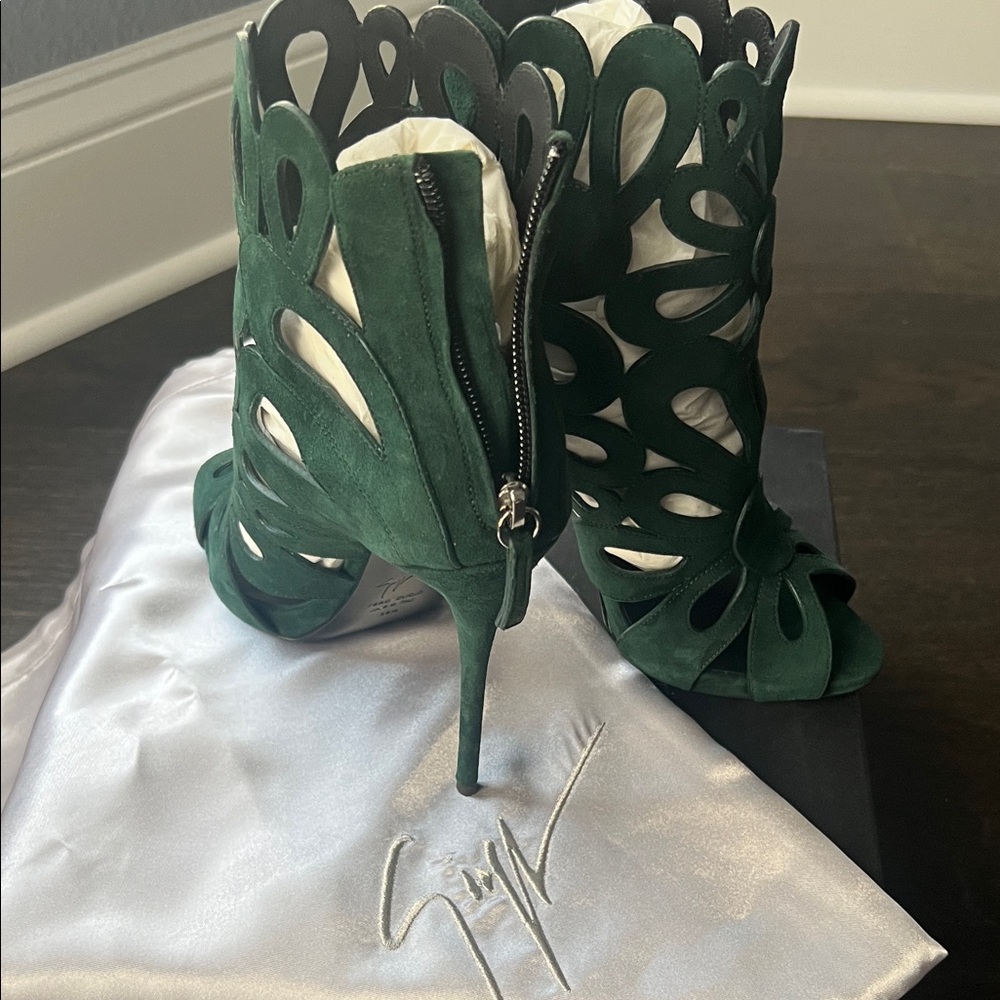Giuseppe Zanotti Dark Green Suede Floral Cutout Peep-Toe Booties - Picture 3 of 3